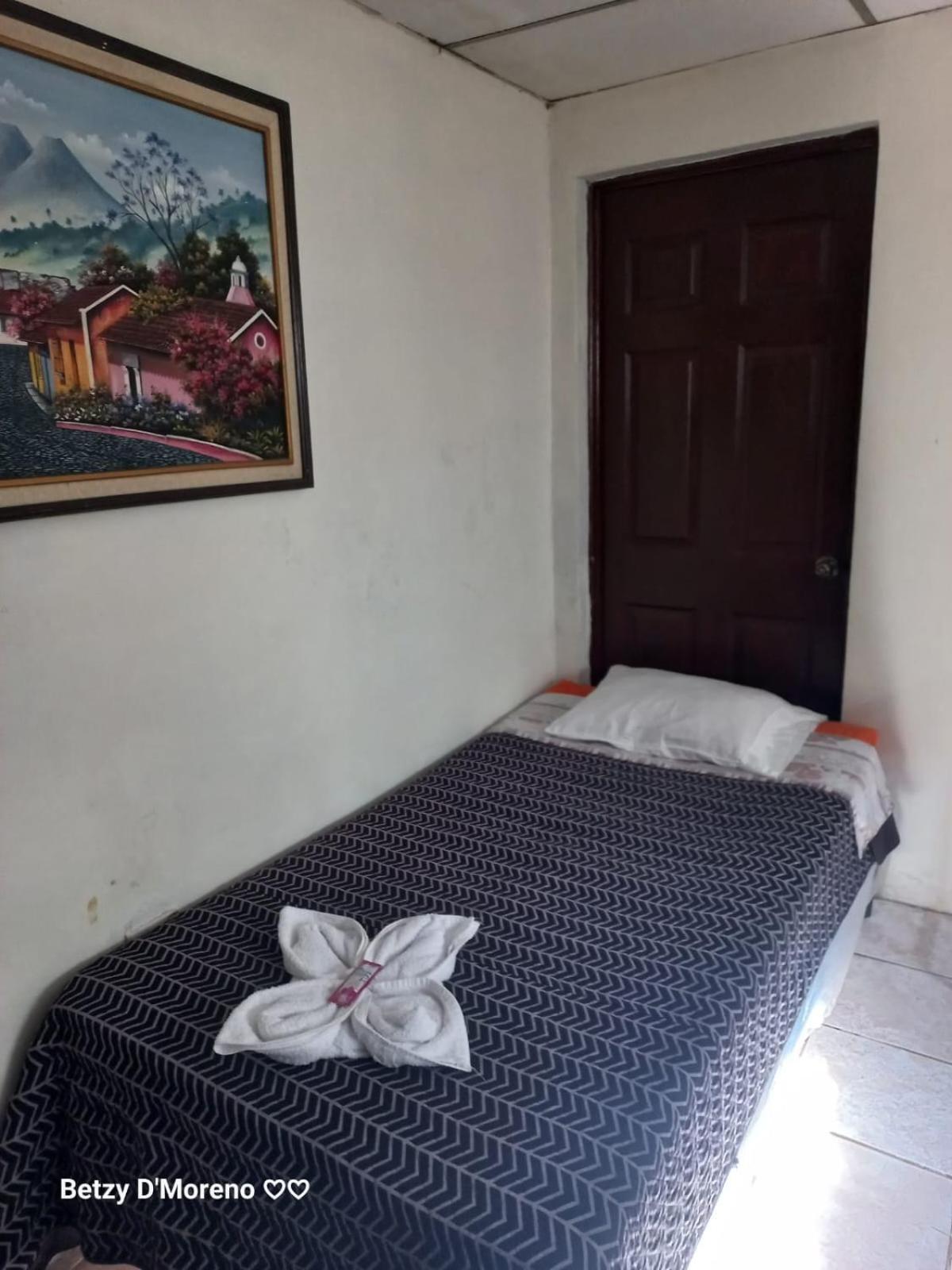 Huellas Hostal Antigua Habitación foto